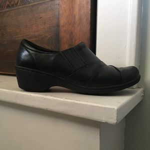Clarks comfy leather black clogs